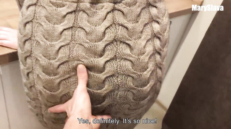 Зашел к молодой соседке за сахаром и трахнул ее на кухне