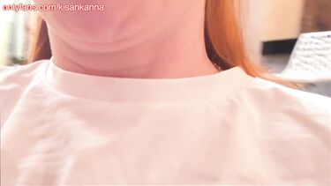 Видеоблогерша снимает секс стрим для своих подписчиков на селфи камеру