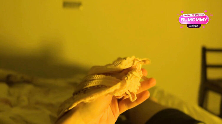 Пасынок лапает спящую мачеху во сне и палится