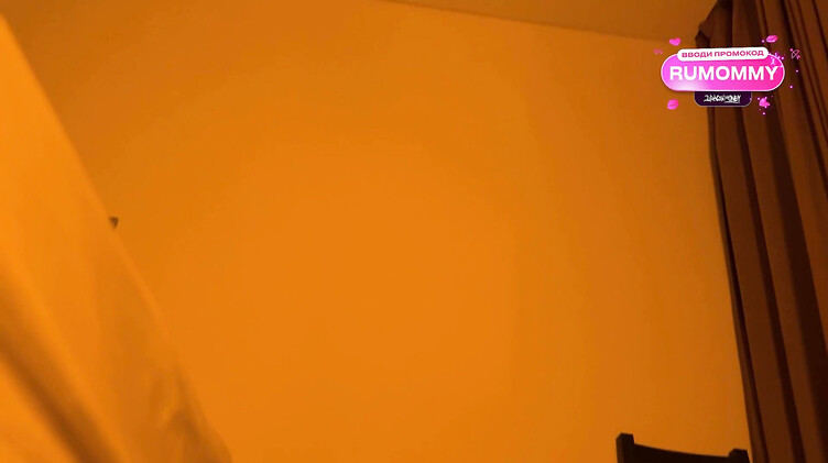 Пасынок лапает спящую мачеху во сне и палится