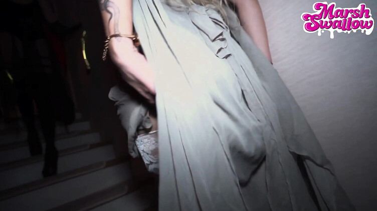 Везучий парень попал на групповой секс на вечеринке с тремя крутыми телками