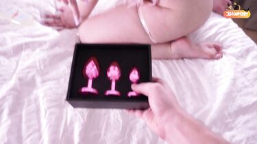 Красивые попки: Гибкая падчерица впервые занялась анальным сексом со своим отчимом