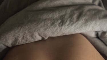 Красивая сводная сестра подставила киску под член брата вместо реалистичной секс куклы