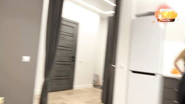 Пасынок трахнул мачеху в чулках в обмен на молчание о ее секрете в тумбочке