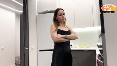 Пасынок трахнул мачеху в чулках в обмен на молчание о ее секрете в тумбочке