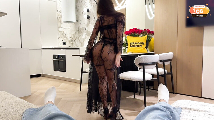 Идеальная русская жена в кружевном белье сексом встретила мужа с работы