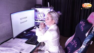 Русская бухгалтерша спиздила зарплату айтишника и была наказана за воровство сексом