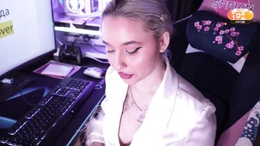 Русская бухгалтерша спиздила зарплату айтишника и была наказана за воровство сексом