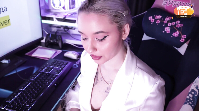 Русская бухгалтерша спиздила зарплату айтишника и была наказана за воровство сексом