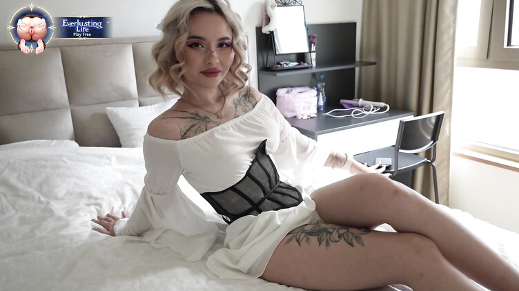 Русская жена изменяет мужу: Странная супер гибкая блондинка ворвалась в квартиру соседа и изменила с ним мужу