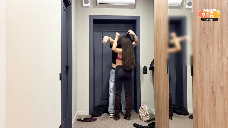 Молодая русская девка из Тиндера трахается на первом свидании