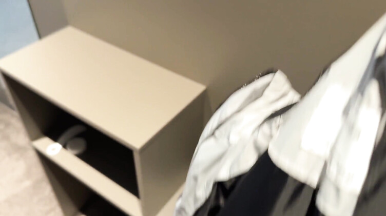 Парень заплатил $500 своей горничной за глубокий минет и анальный секс