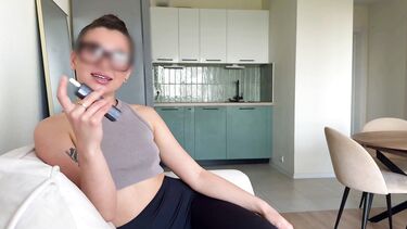 Русская порноактриса MilaMuse трахается с незнакомцем пока муж на работе