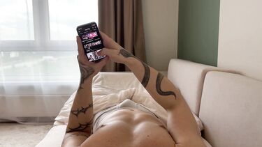 Сводная сестра застукала брата за онанизмом и отдалась ему в позе наездницы