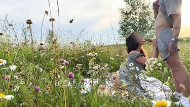 Красивый секс на природе с русской брюнеткой Милой Мусе