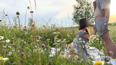 Красивый секс на природе с русской брюнеткой Милой Мусе