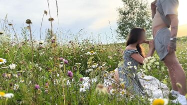 Красивый секс на природе с русской брюнеткой Милой Мусе