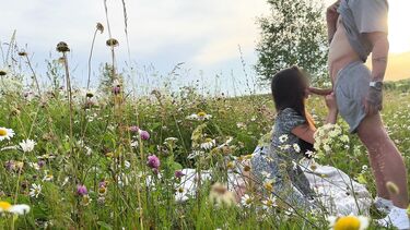 Красивый секс на природе с русской брюнеткой Милой Мусе