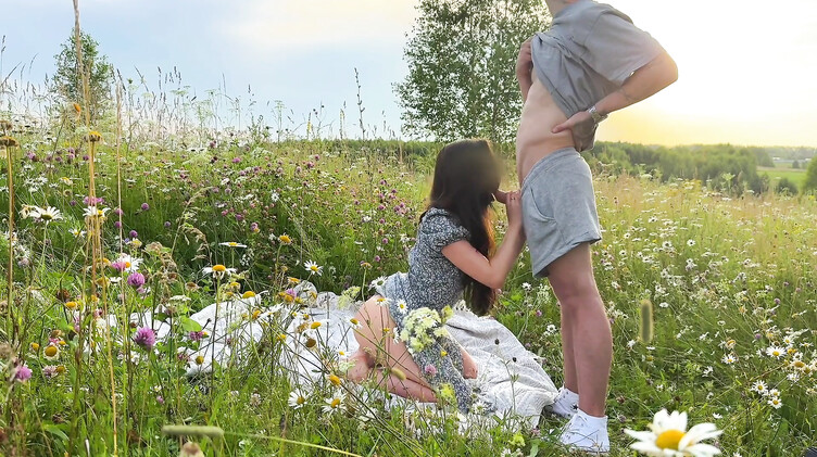 Русское порно на природе: Красивый секс на природе с русской брюнеткой Милой Мусе