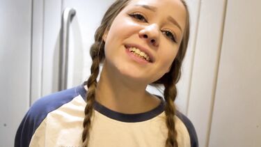 Русская молодежь познакомилась на перроне и перепихнулась в туалете поезда