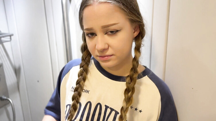 Русская молодежь познакомилась на перроне и перепихнулась в туалете поезда