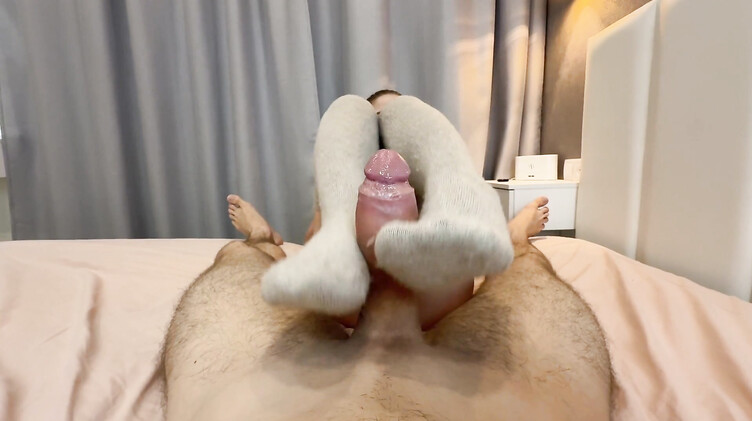 Мачеха попросила молодого пасынка кончить ей на лицо ради омоложения