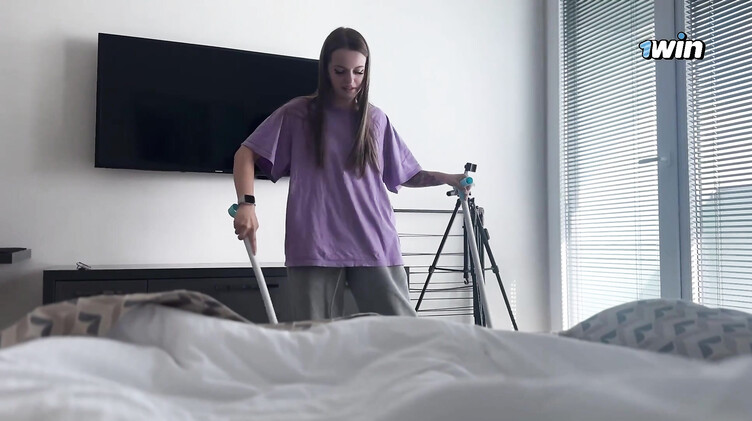 Русский парень заплатил за секс красивой горничной в отеле