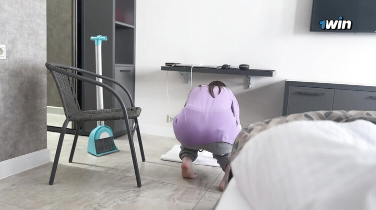 Русский парень заплатил за секс красивой горничной в отеле