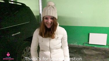 Измена: Русская девка изменяет своему парню делая незнакомцу минет за деньги на паркинге