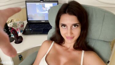 Пасынок трахнул в жопу возбужденную молодую мачеху пока отца нет дома