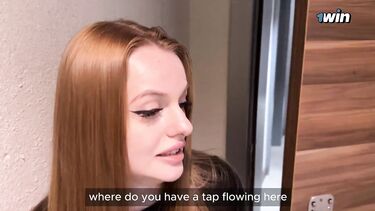 С матом: Рыжая путана Марина перепутала этаж и отдалась на диване левому парню