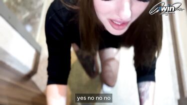 Проститутки: Рыжая путана Марина перепутала этаж и отдалась на диване левому парню