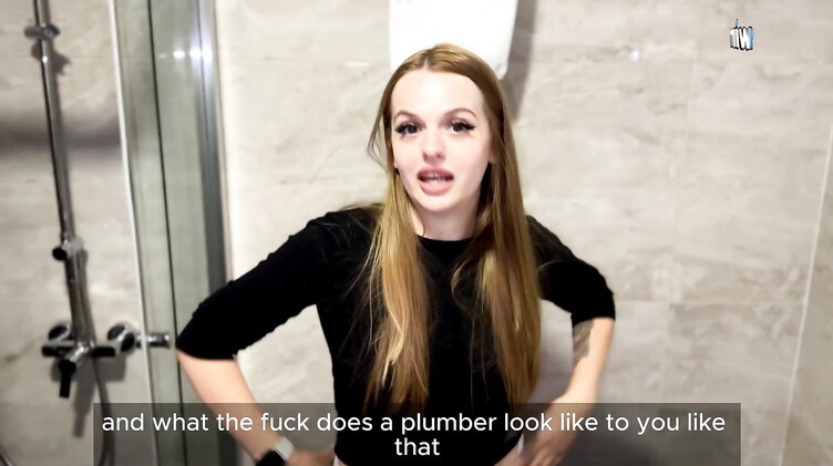 Рыжая путана Марина перепутала этаж и отдалась на диване левому парню