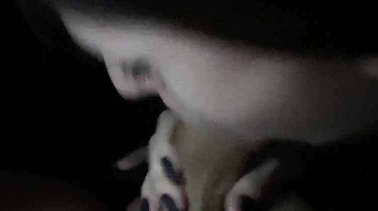 Русская сосет член в кинотеатре на сеансе и получает сперму в рот