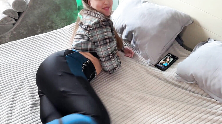 Девственник попросил соседку по комнате научить его надевать презерватив