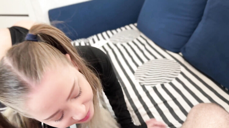 Русские брат и сестра учатся пользоваться презервативами