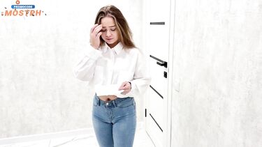 Любительницы с большими задницами: Скромная русская девушка вынуждена за долги мужа ебаться с незнакомцем