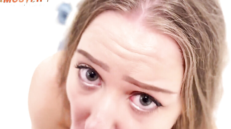 Скромная русская девушка вынуждена за долги мужа ебаться с незнакомцем