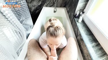 Сводная сестра захотела потрахаться в ванной со своим братом увидев его член