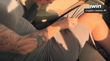 YunaverseX: Влюбленная русская парочка занялась оральным сексом в машине у трассы