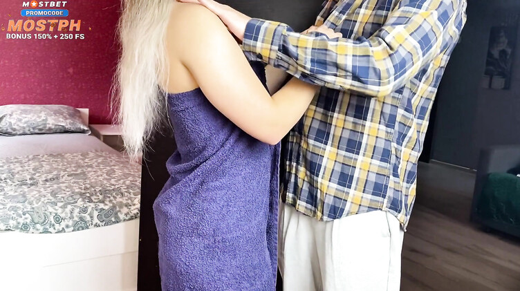 Русская жена выпроводила мужа на работу и трахается со своим любовником