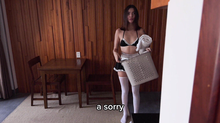 Сексуальная служанка в чулках трахается с постояльцем съемной квартиры