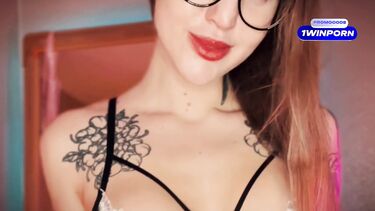 Молодая русская училка пришла после уроков домой и ебется со своим мужем