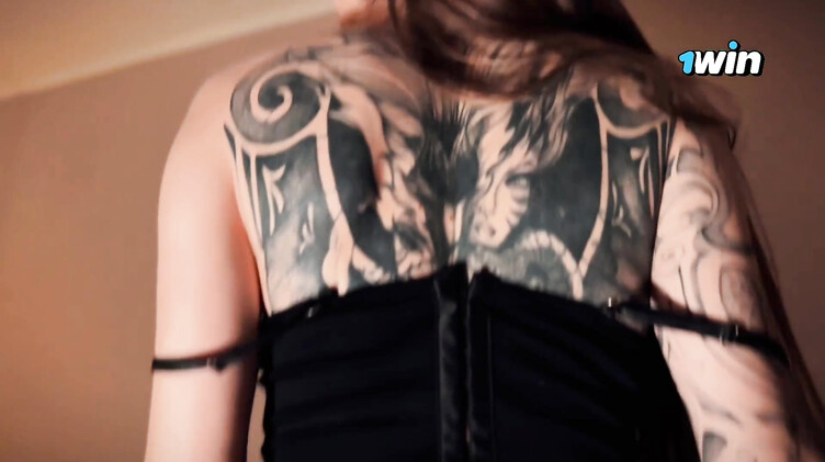 Молодая русская училка пришла после уроков домой и ебется со своим мужем