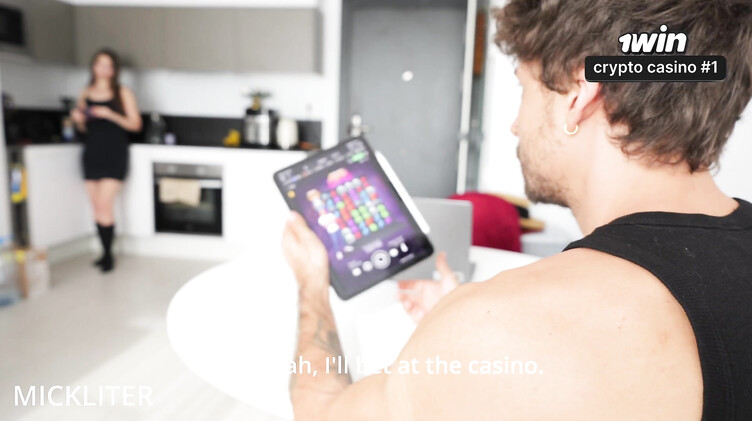 Сосед лудоман воспользовался интернетом и рабочим ротиком русской крошки