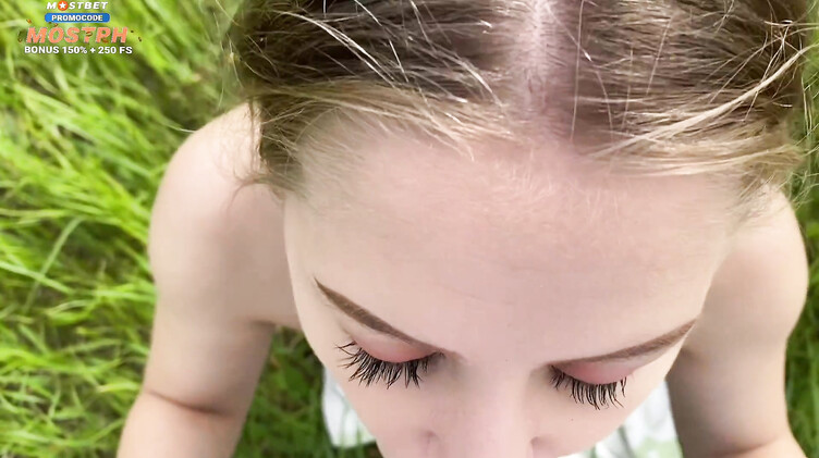 Парень довел подругу до сквирт оргазма на пикнике на природе