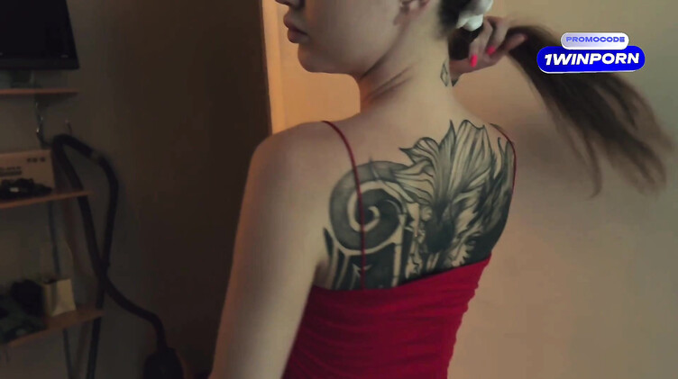YunaverseX: Любовник кончил в рот брюнетки с тату после минета от первого лица