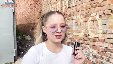 18-летняя русская школьница ебется за гаражами с приставучим парнем