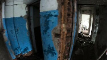 Экстремальная русская телка сосет в заброшке на экскурсии в Чернобыле