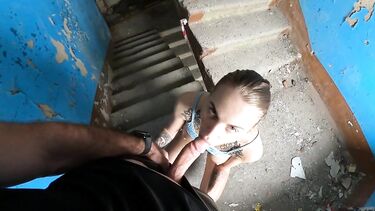 YunaverseX: Экстремальная русская телка сосет в заброшке на экскурсии в Чернобыле